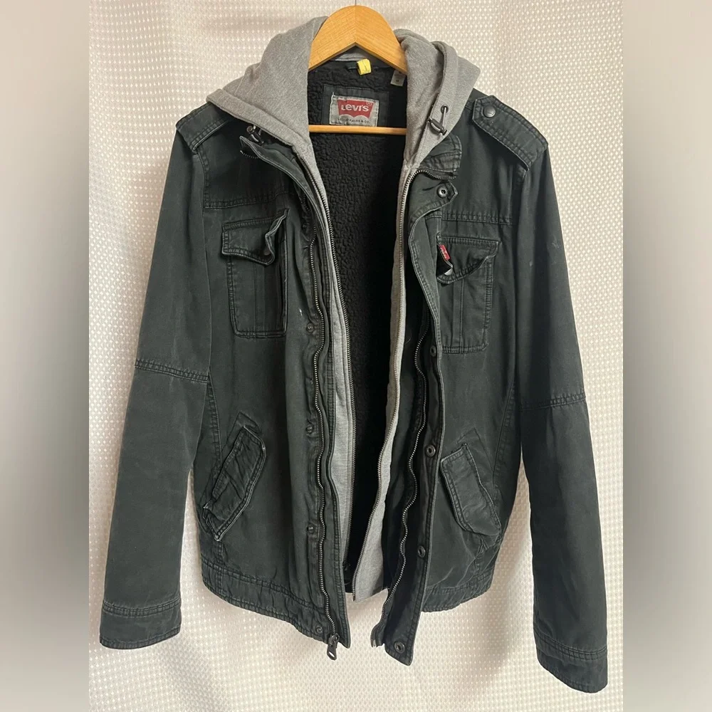 Levi’s Sherpa Lined Chore Jacket with Removable Hooded Sweatshirt; Medium Mens
